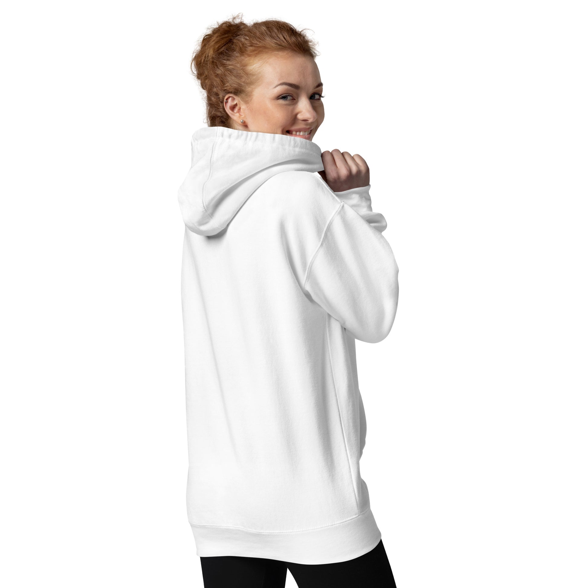 Rückansicht des weißen „MIERATYCH“ Hoodies am Model mit Fokus auf die Kapuze.