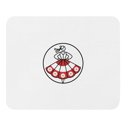 Draufsicht von oben auf das POLCOUTURE Mousepad. Das Logo steht im Zentrum der Aufnahme und kommt auf der hochwertigen Textiloberfläche perfekt zur Geltung.