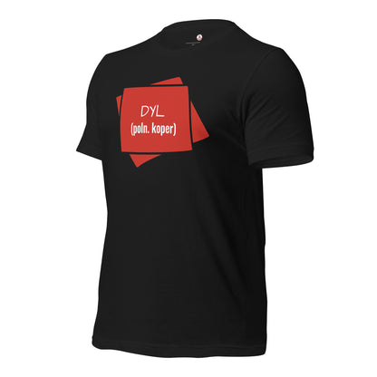 Das schwarze T-Shirt „DYL“ von der linken Seite gesehen.