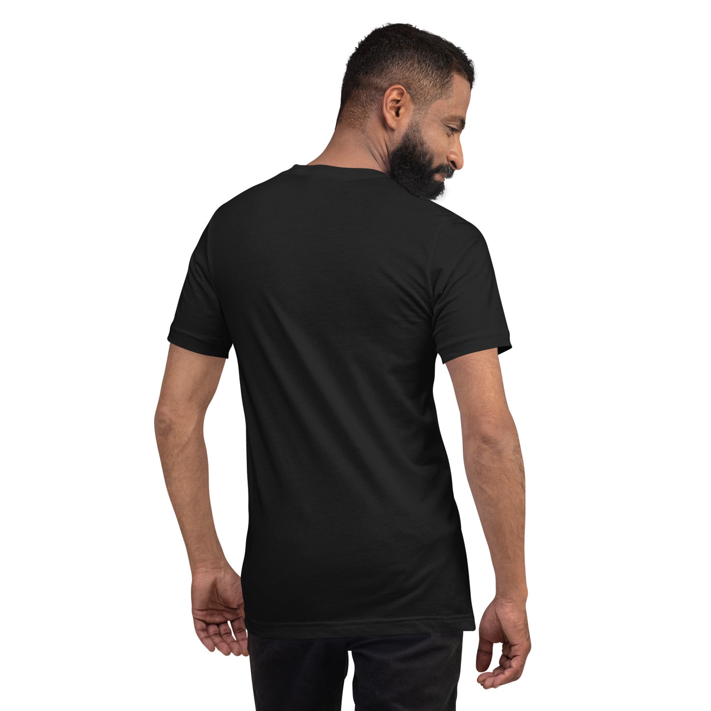 Rückansicht eines Models in einem POLCOUTURE Unisex-T-Shirt in Vintage Schwarz. Die schlichte Rückseite unterstreicht den minimalistischen und hochwertigen Charakter des Designs.