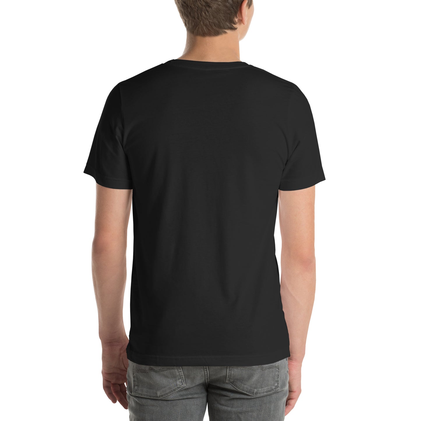 Rückansicht eines Models in einem POLCOUTURE Unisex-T-Shirt in Vintage Schwarz. Die schlichte Rückseite unterstreicht den minimalistischen und hochwertigen Charakter des Designs.