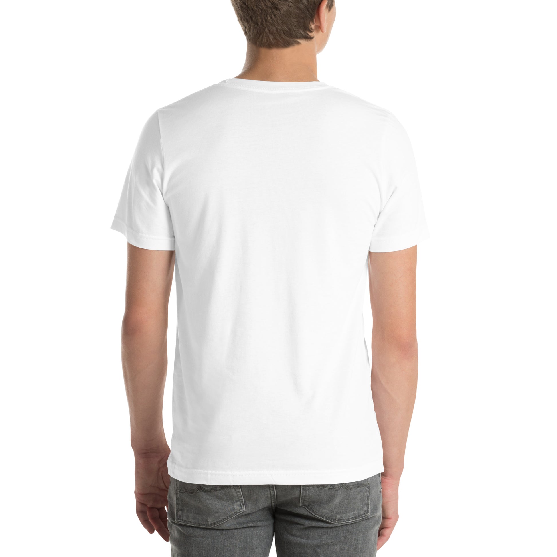 Rückansicht eines Models in einem weißen POLCOUTURE Unisex-T-Shirt. Das T-Shirt ist auf der Rückseite schlicht gehalten, was den minimalistischen Stil und die hochwertige Stoffqualität betont.