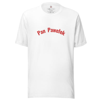 Frontalansicht des Namens-T-Shirts in Weiß von POLCOUTURE. Zentriert auf der Brust ist der Schriftzug „Pan Pawełek“ in einer klaren, roten Schrift aufgedruckt. Das Bild zeigt das vollständige Design des Unisex-T-Shirts vor einem neutralen Hintergrund.