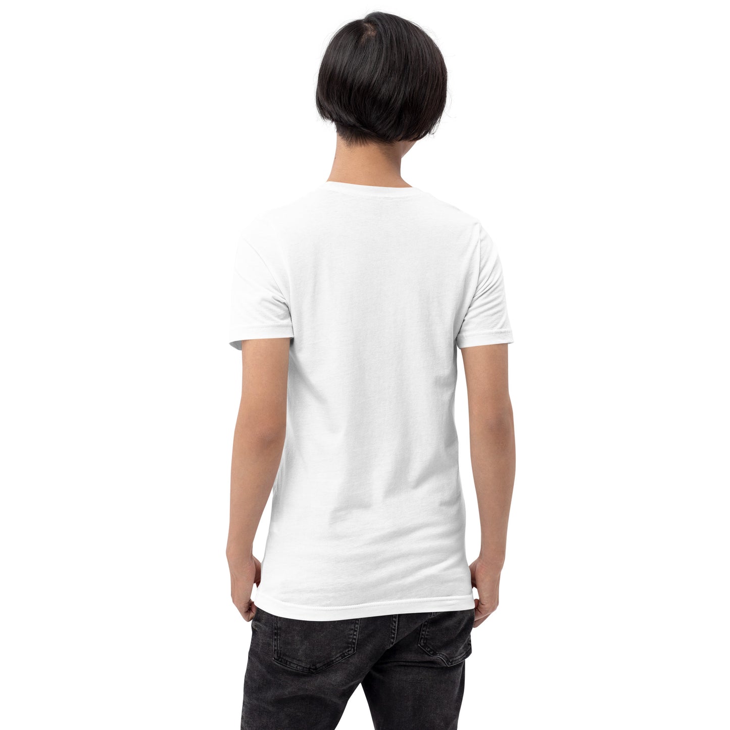 Rückansicht eines Models in einem weißen POLCOUTURE Unisex-T-Shirt. Das T-Shirt ist auf der Rückseite schlicht gehalten, was den minimalistischen Stil und die hochwertige Stoffqualität betont.