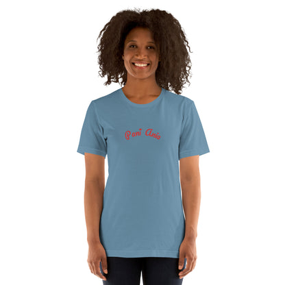 Ein Model präsentiert das stahlblaue Shirt. Der Fokus liegt auf dem roten Namenszug „Pani Ania“, dessen verspielte Schrift durch das Herzchen-Detail veredelt wird.