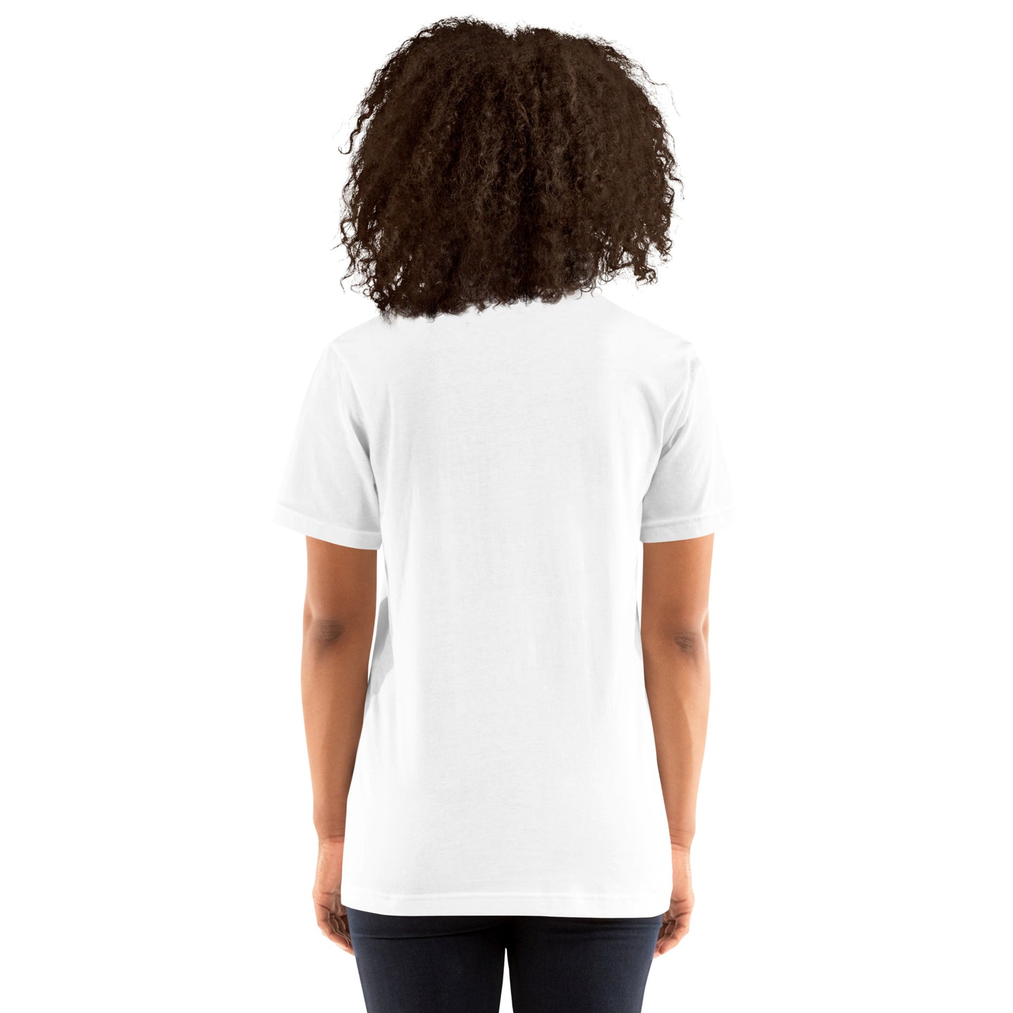 Rückansicht eines Models im weißen POLCOUTURE Unisex-T-Shirt. Der Fokus liegt auf dem minimalistischen Stil und der feinen Textur des hellen Stoffes.