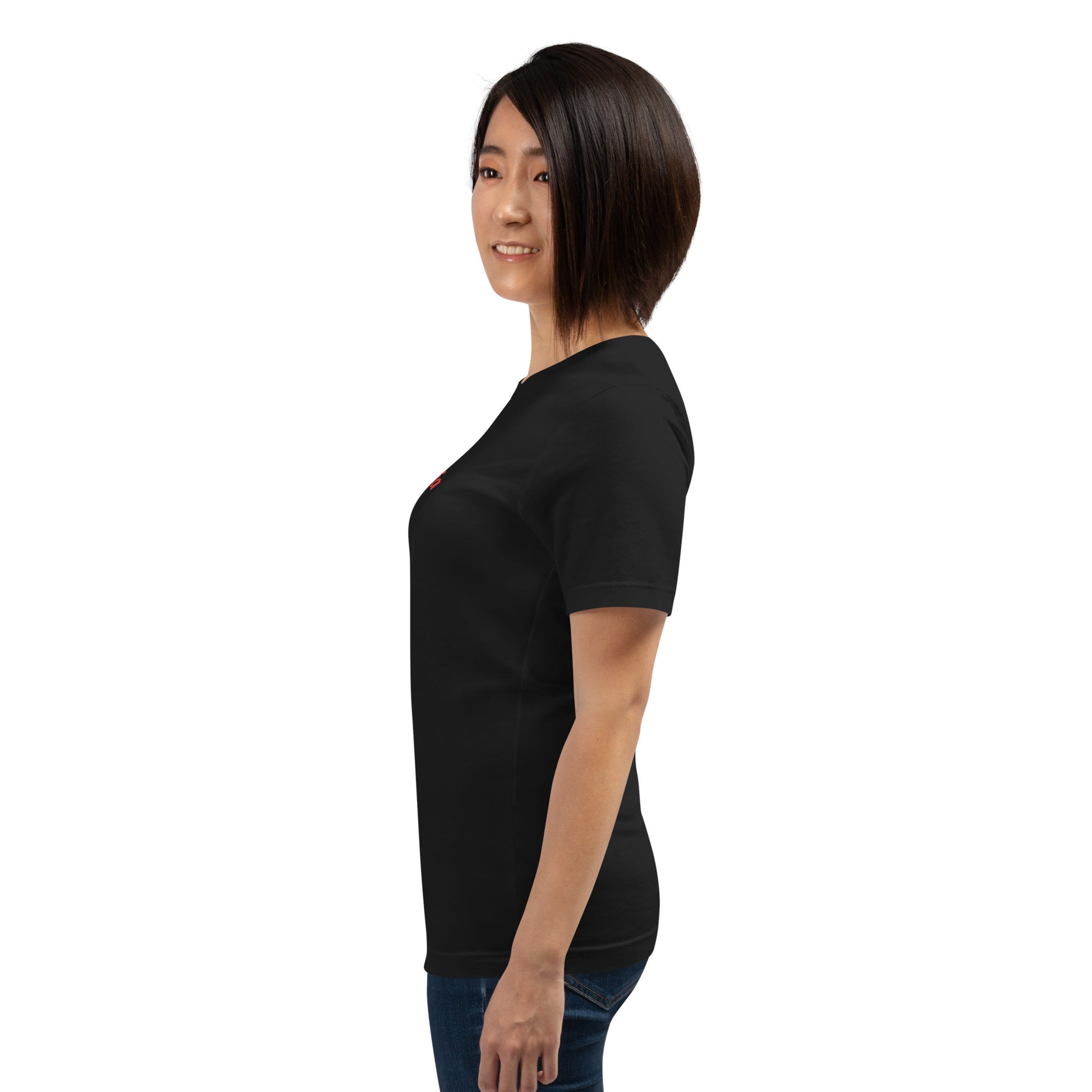 Seitenansicht am Model: Gezeigt wird der satte Farbton Vintage Schwarz und die Passform des POLCOUTURE Unisex-Shirts.