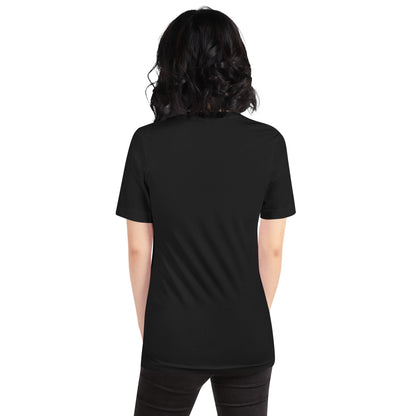 Rückansicht des T-Shirts in Vintage Schwarz. Die Aufnahme unterstreicht den lässigen Look und die moderne Optik des dunklen POLCOUTURE Unisex-Stoffes.