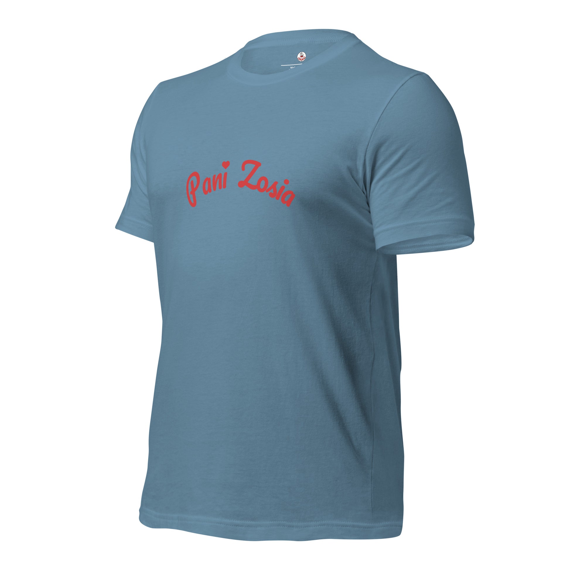 Schrägansicht des stahlblauen Shirts. Das verspielte rote Schriftstück „Pani Zosia“ unterstreicht den modernen und individuellen Look des Kleidungsstücks.