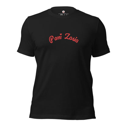 Das Unisex-T-Shirt in Vintage Schwarz mit dem roten Schriftstück „Pani Zosia“. Die verspielte Schrift und das rote Herz über dem „i“ bilden einen edlen Kontrast.