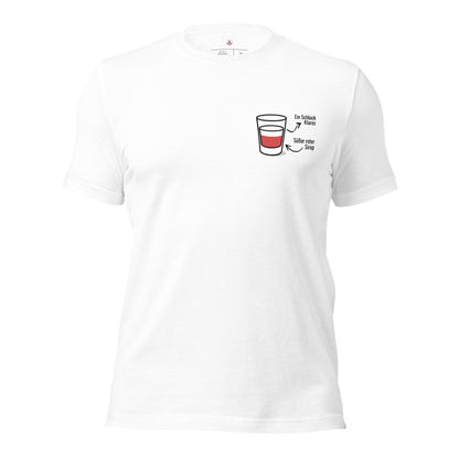 Vorderansicht des weißen Unisex T-Shirts „PÓŁ NA PÓŁ“ mit Gläschen-Rezept auf der Brust.